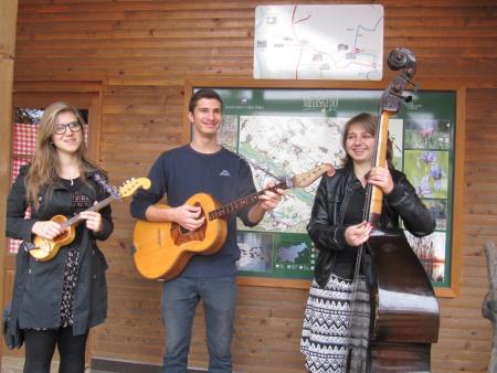 Sprejem gostov iz Velikih Lašč in dvig zastave v čast Šafarskemu v okviru vseslovenske akcije Moja dežela-lepa in gostoljubna 3
